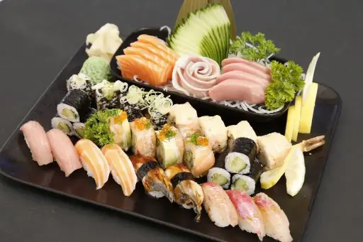 Assorted Sashimi Platter (12 pcs)